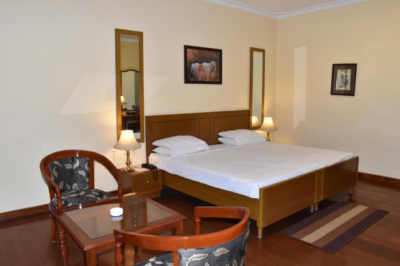 The Royal Residency Hotel Bodh Gaya Buitenkant foto
